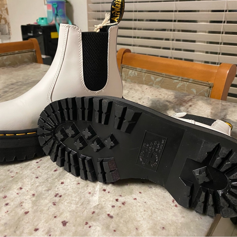 2976 SMOOTH LEATHER PLATFORM CHELSEA BOOTS SIZE 7M